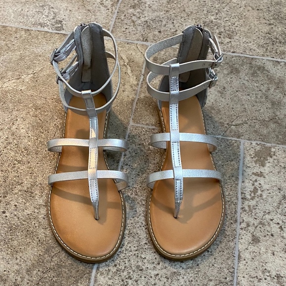 gladiator sandals size 8